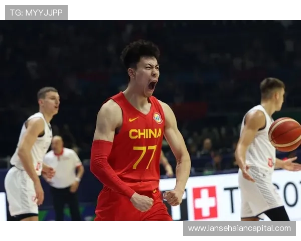 中国篮球队成功晋级世界杯八强，队员表现惊艳赛场引发热议