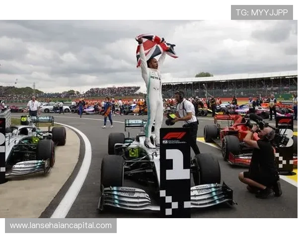 F1赛季最新动向：梅赛德斯引擎升级助力汉密尔顿冲击冠军宝座