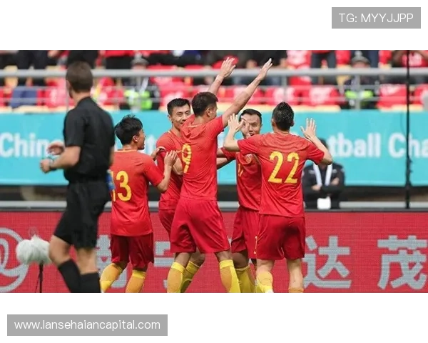 中国男足逆转取胜强敌 展现顽强斗志点燃全国球迷激情