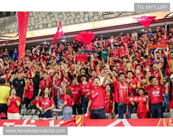 国足新星闪耀国际赛场展现中国力量引燃球迷激情掀起足球热潮