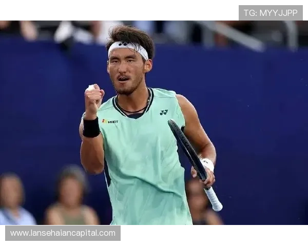 新一届网球大师赛开赛 赛场上演激烈对决 明星选手齐聚争夺冠军荣耀