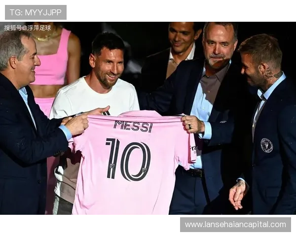 梅西加盟迈阿密国际后首次亮相赛场带领球队逆转胜利