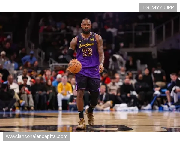 詹姆斯带领湖人迎战勇士再度上演激烈对决，NBA季后赛悬念未解