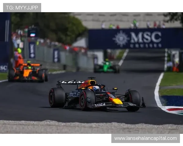 F1新赛季揭幕战精彩纷呈 梅赛德斯和红牛车队激烈角逐