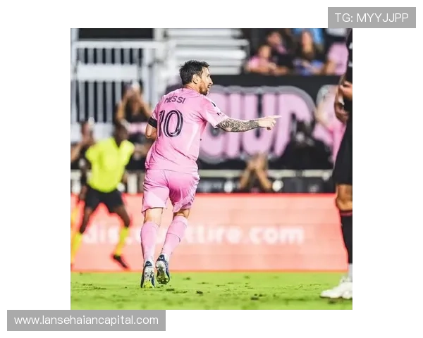 梅西加盟迈阿密国际后首度亮相赛场，展现世界级球技引发热议