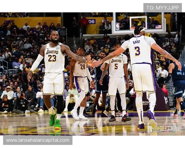 浓眉率湖人逆转勇士再度登顶西部 詹姆斯和戴维斯齐发威
