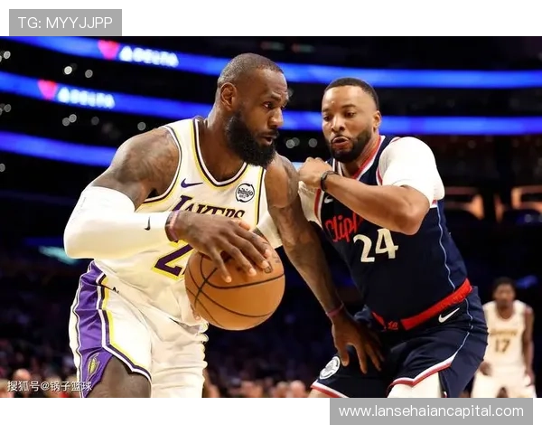 詹姆斯赛季首战砍下30分湖人轻松战胜对手迎来开门红